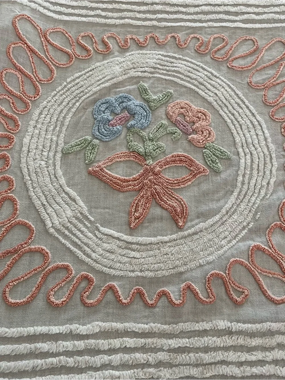 Vintage Chenille Bedspread Floral Cottage Pink Scroll Full/Queen 101x91